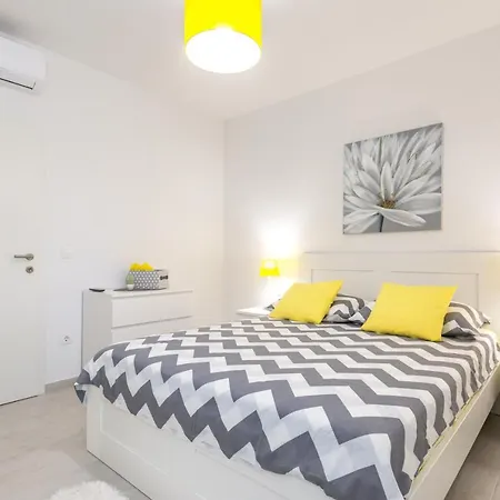 Apartmani Ksenija Tucepi Exterior photo