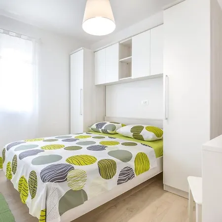 Apartmani Ksenija Tucepi Exterior photo
